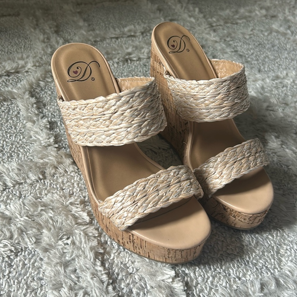 Pink Lily Wedges. Size 6. Straw braided straps. Excellent condition.